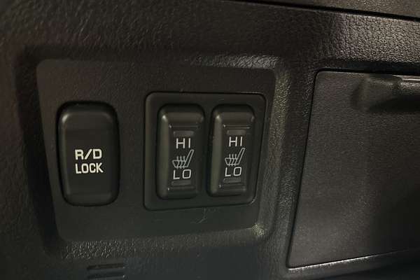 2009 Mitsubishi Pajero Exceed NT thumb-31