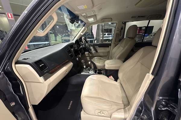 2009 Mitsubishi Pajero Exceed NT thumb-32
