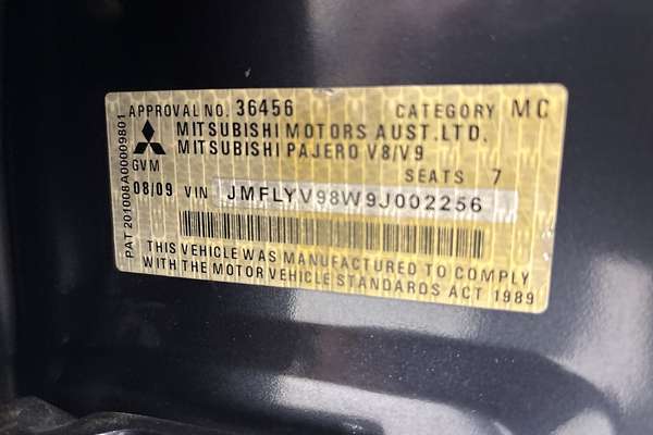 2009 Mitsubishi Pajero Exceed NT thumb-38
