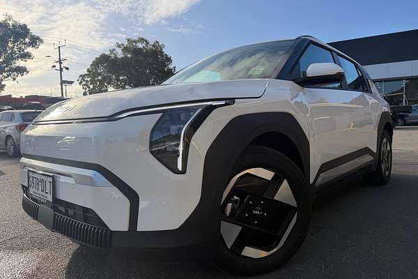 2026 Kia EV3 Air Long Range SV thumb-1