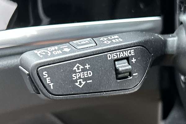 2025 Audi Q3 35 TFSI S line F3 thumb-17