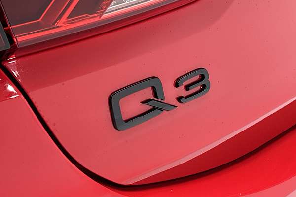 2025 Audi Q3 35 TFSI S line F3 thumb-21
