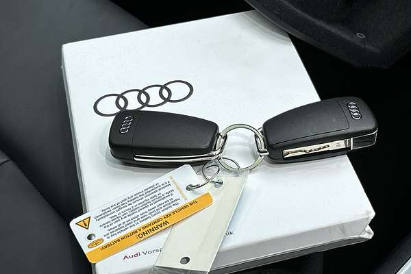 2025 Audi Q3 35 TFSI S line F3 thumb-22