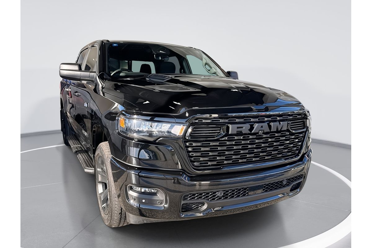 2026 RAM 1500 Express Black Edition Hurricane SO DT 4X4 SWB