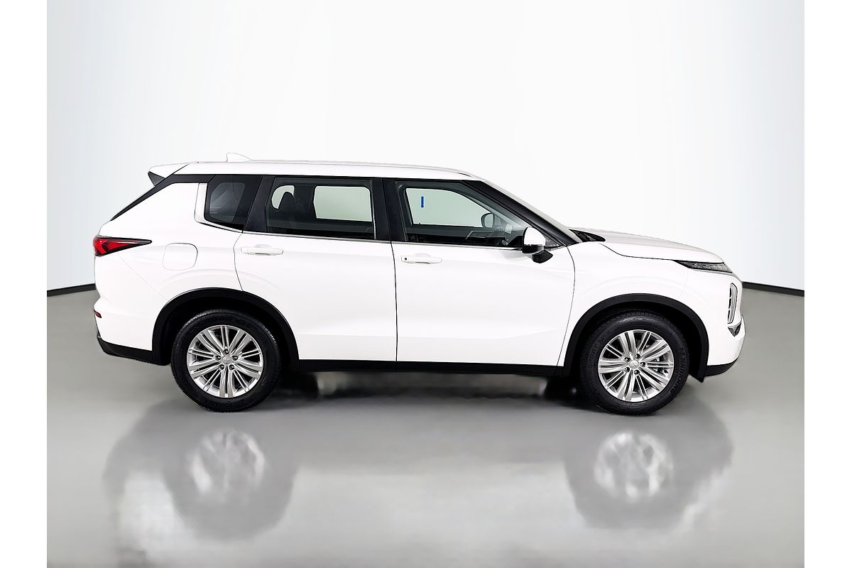 2022 Mitsubishi Outlander ES ZM