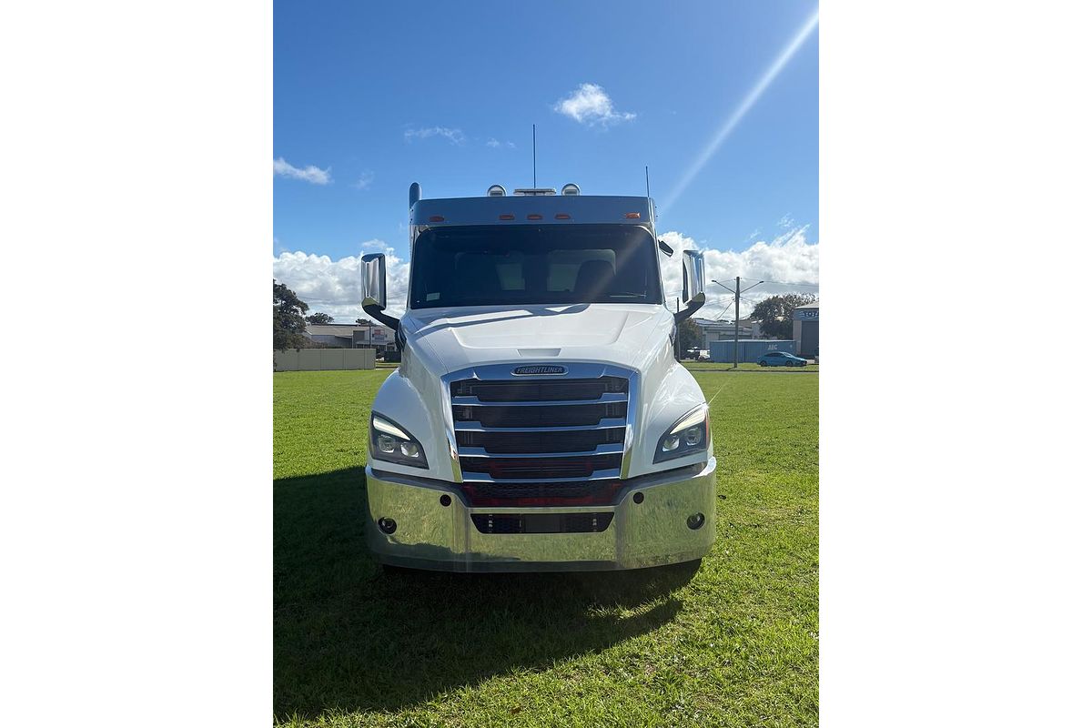 2024 Freightliner Cascadia 126 Tipper