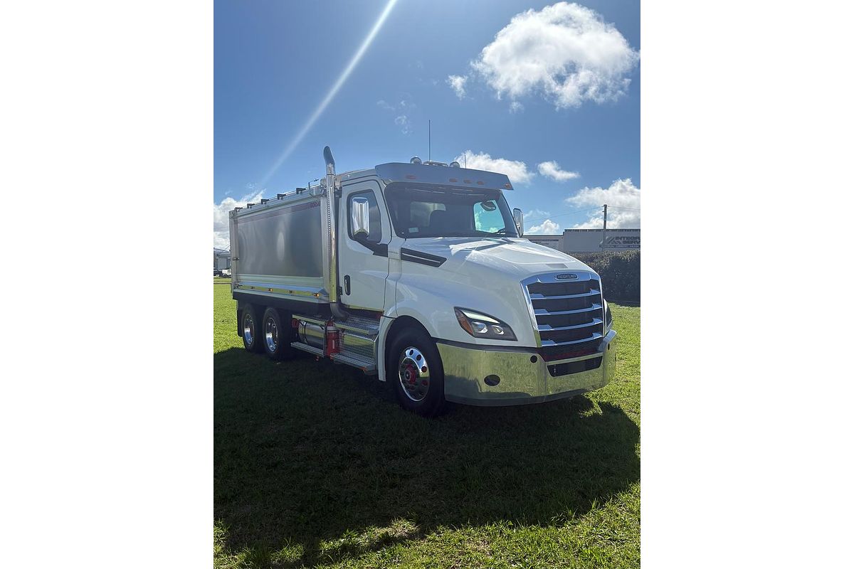 2024 Freightliner Cascadia 126 Tipper