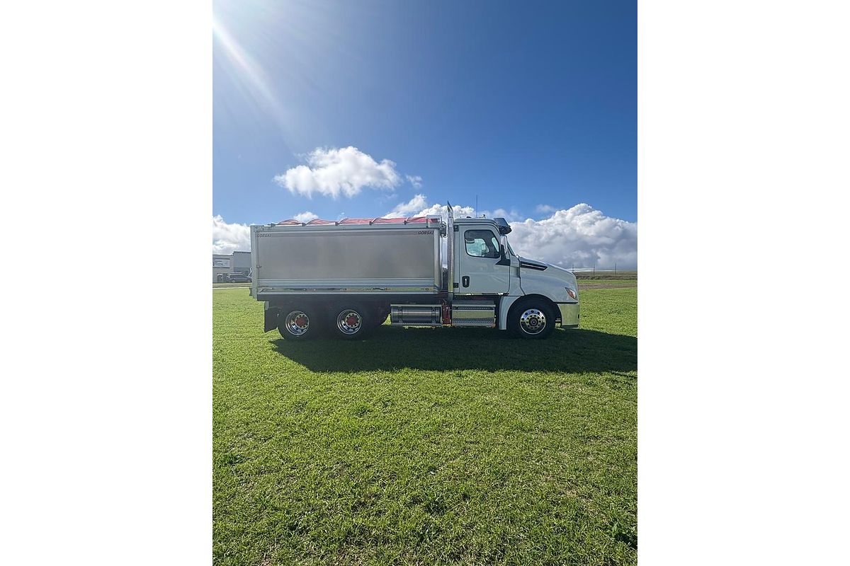 2024 Freightliner Cascadia 126 Tipper image 3
