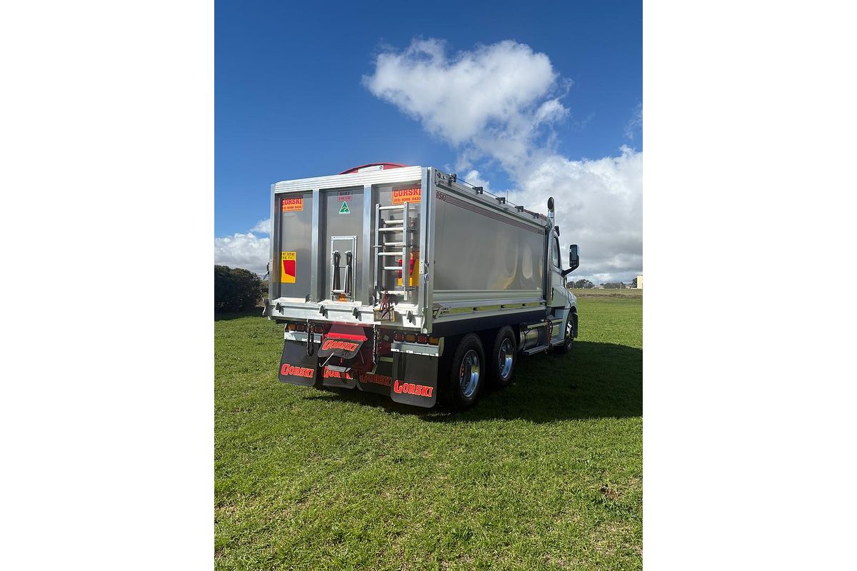 2024 Freightliner Cascadia 126 Tipper image 4