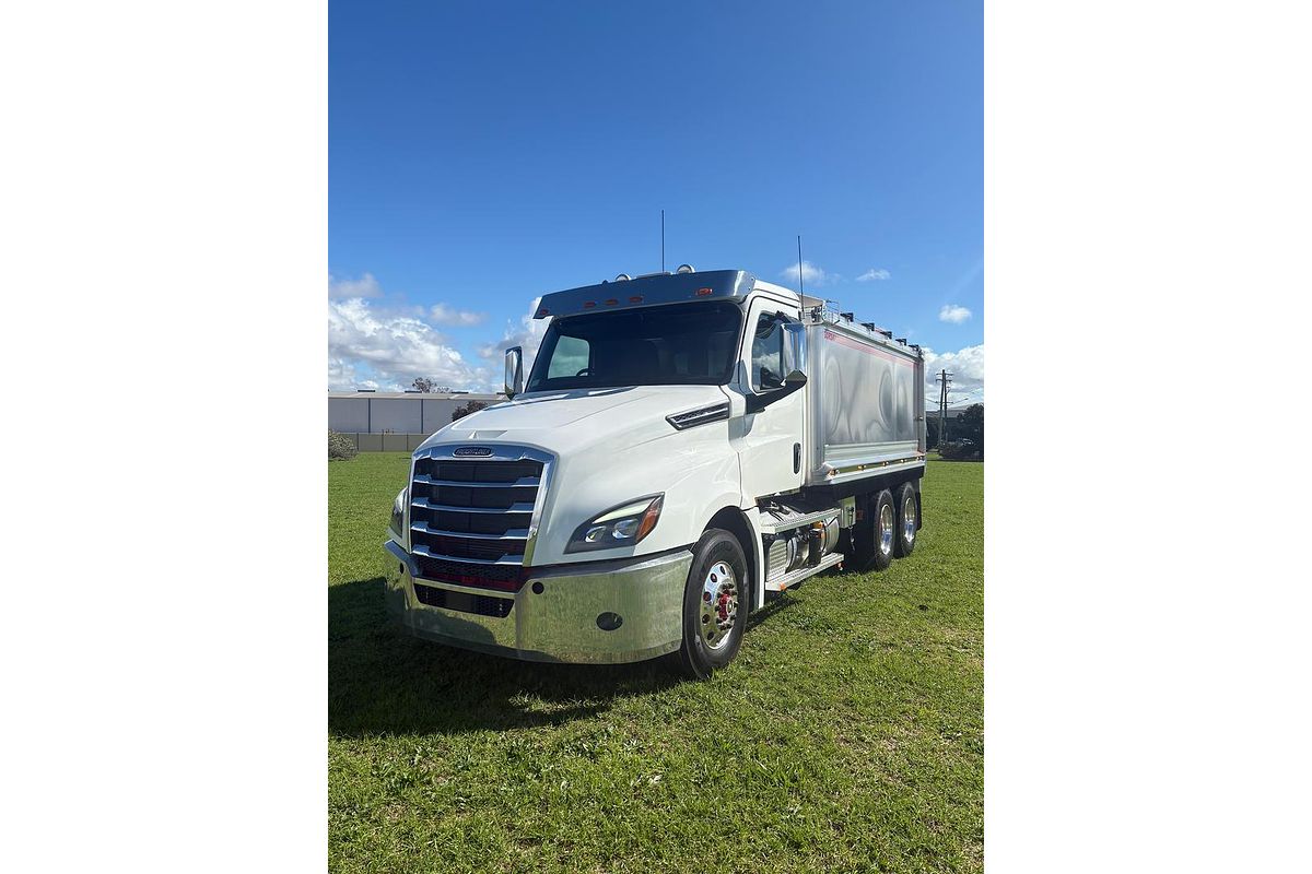 2024 Freightliner Cascadia 126 Tipper