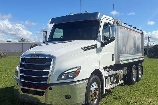 2024 Freightliner Cascadia 126 Tipper
