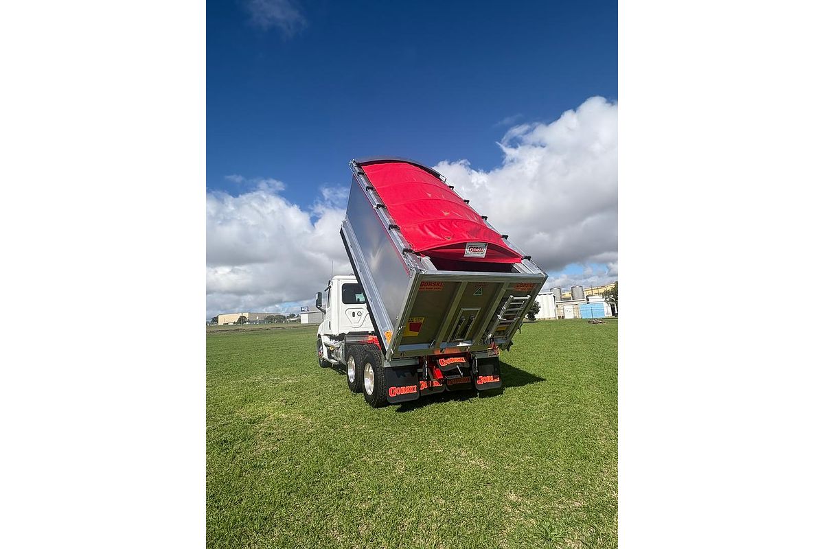 2024 Freightliner Cascadia 126 Tipper image 10