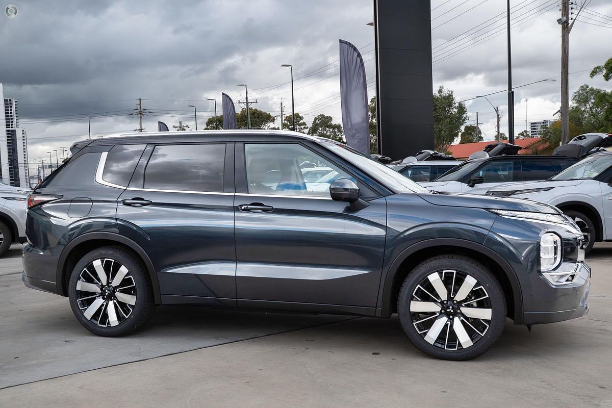 2025 Mitsubishi Outlander Exceed Tourer ZM