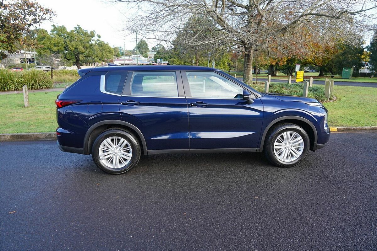 2023 Mitsubishi Outlander ES ZM