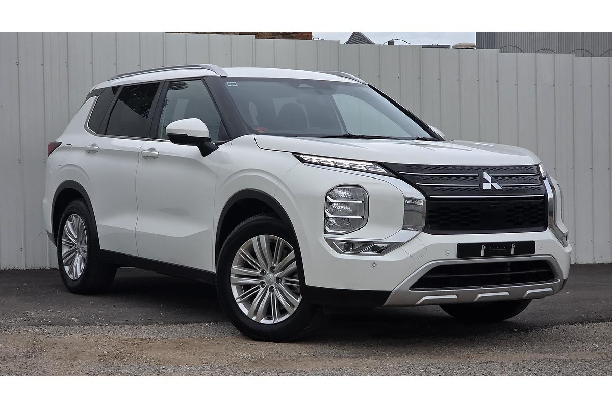 2023 Mitsubishi Outlander LS ZM