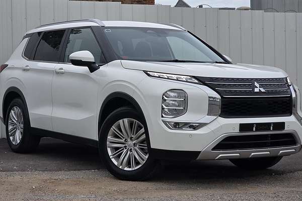 2023 Mitsubishi Outlander LS ZM