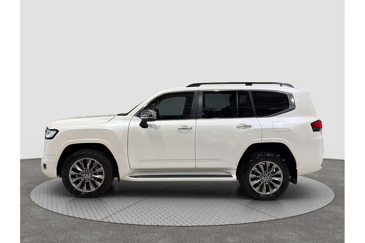 2023 Toyota Landcruiser Sahara ZX FJA300R image 2