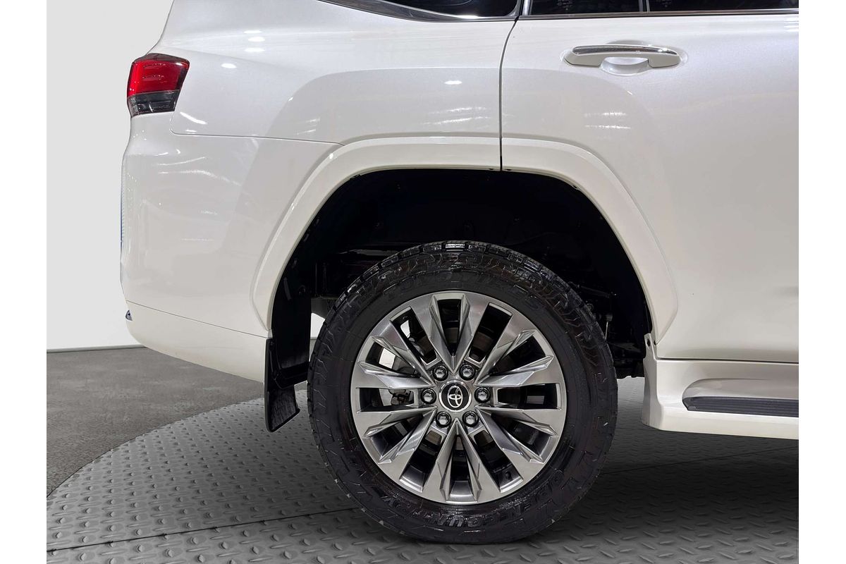 2023 Toyota Landcruiser Sahara ZX FJA300R image 4
