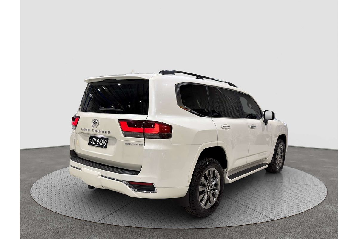 2023 Toyota Landcruiser Sahara ZX FJA300R image 8