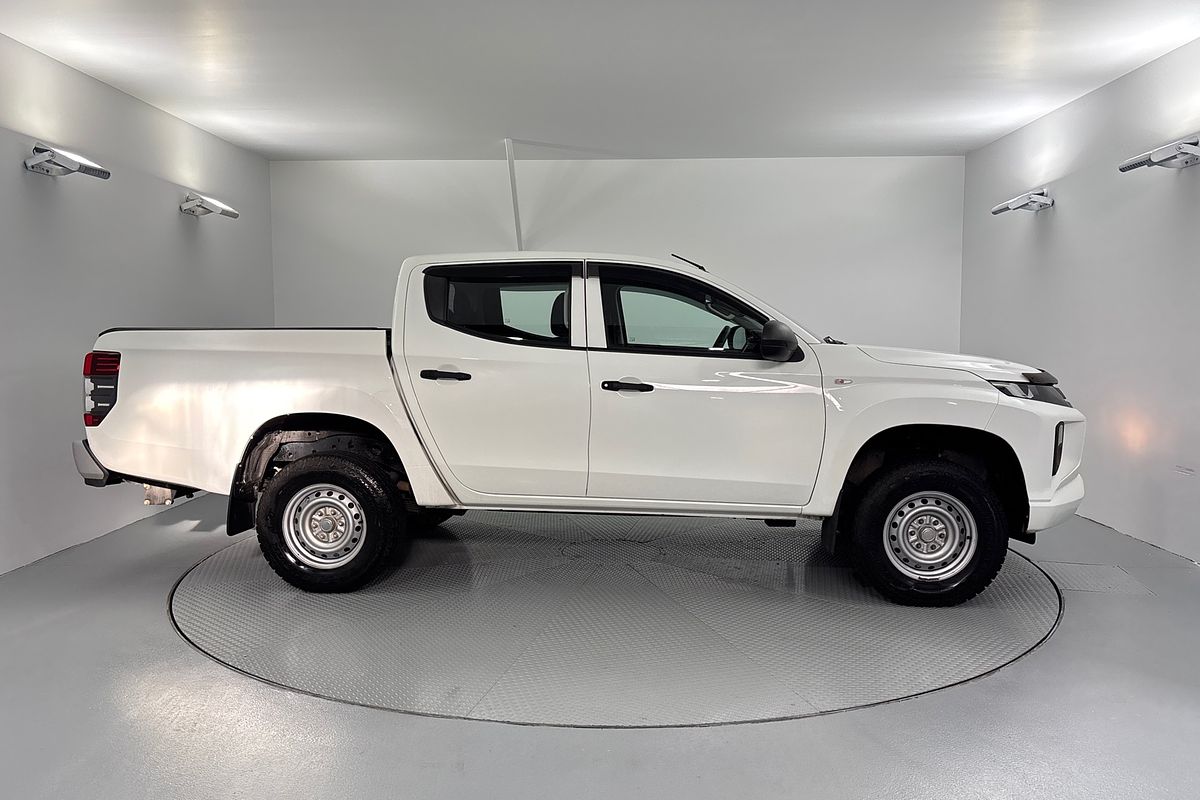 2022 Mitsubishi Triton GLX MR 4X4