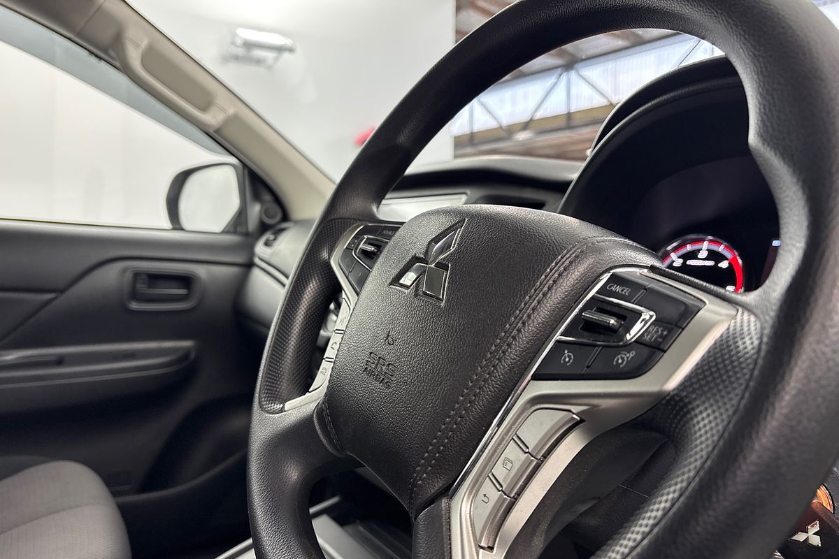 2022 Mitsubishi Triton GLX MR 4X4