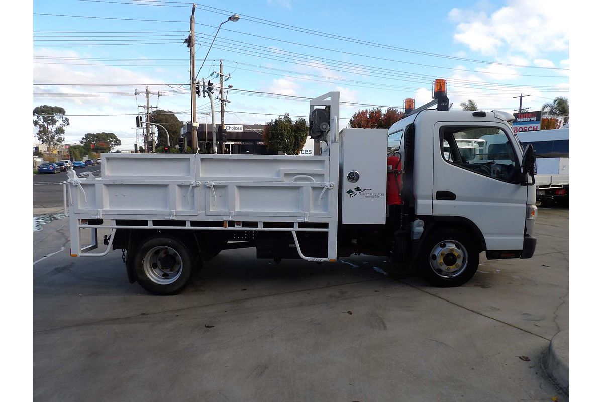 2016 Fuso Canter 815 MWB image 5