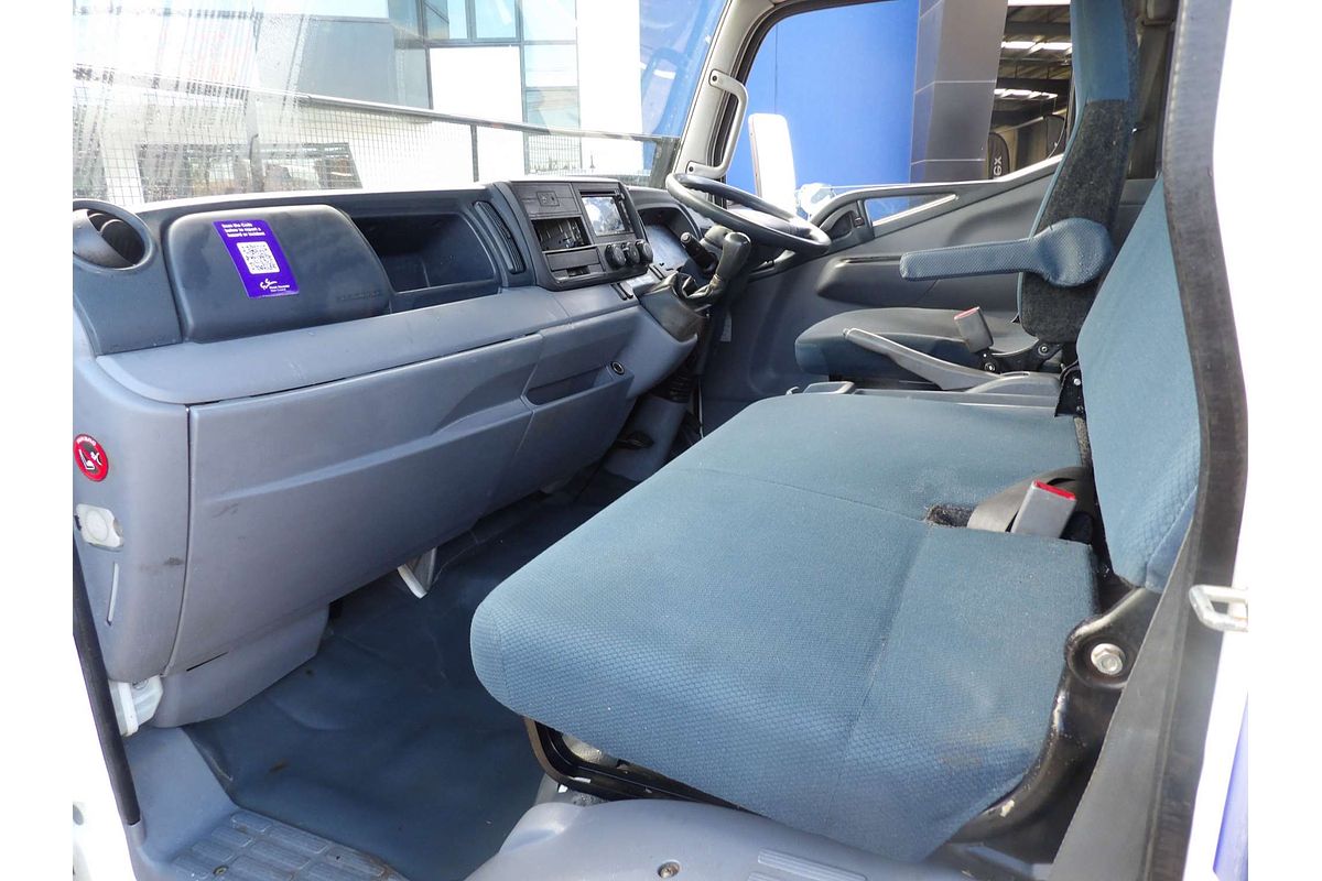 2016 Fuso Canter 815 MWB image 9