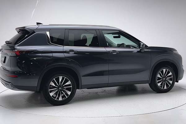 2025 Mitsubishi Outlander LS ZM thumb-2