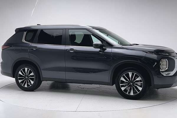 2025 Mitsubishi Outlander LS ZM thumb-3