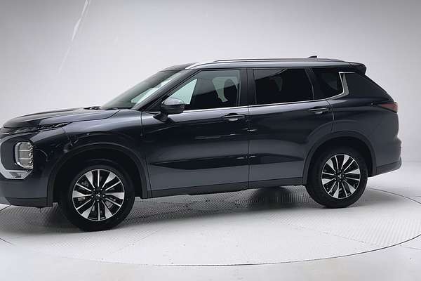 2025 Mitsubishi Outlander LS ZM thumb-6