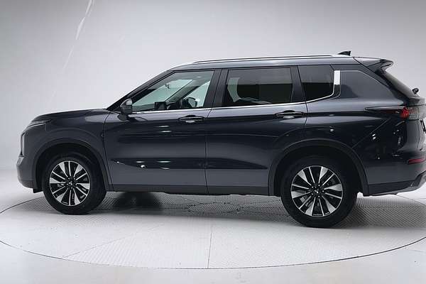 2025 Mitsubishi Outlander LS ZM thumb-7