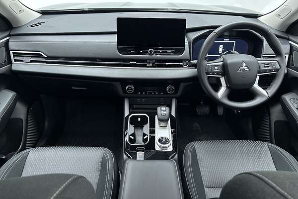 2025 Mitsubishi Outlander LS ZM thumb-19