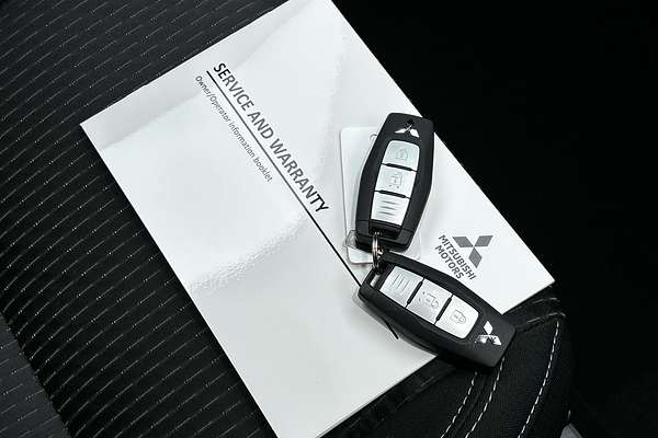 2025 Mitsubishi Outlander LS ZM thumb-22
