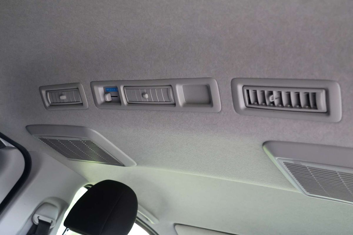 2014 Toyota Hiace KDH206 4WD Super GL KDH201R LWB image 21