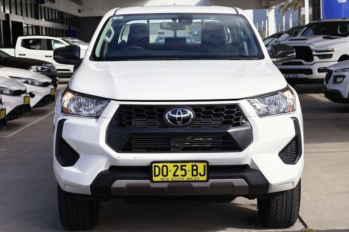 2025 Toyota Hilux SR GUN126R 4X4 image 5