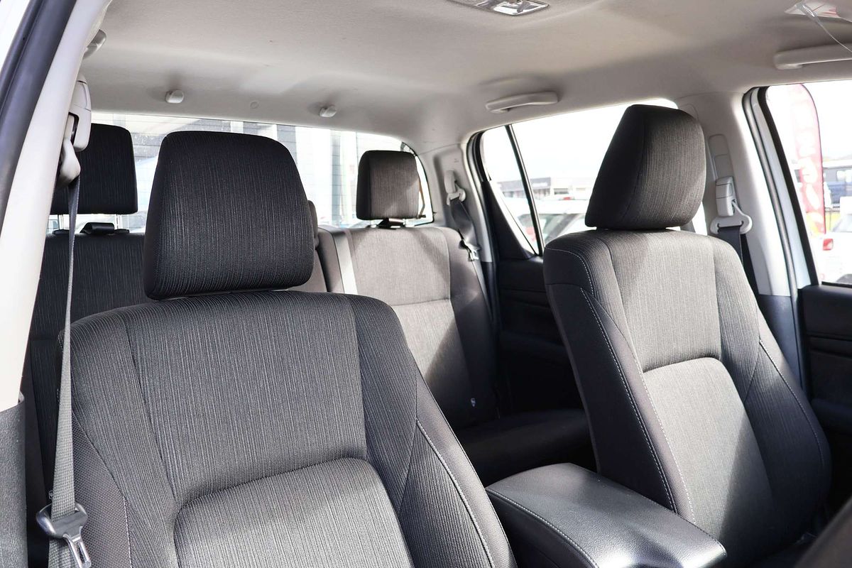2025 Toyota Hilux SR GUN126R 4X4 image 7