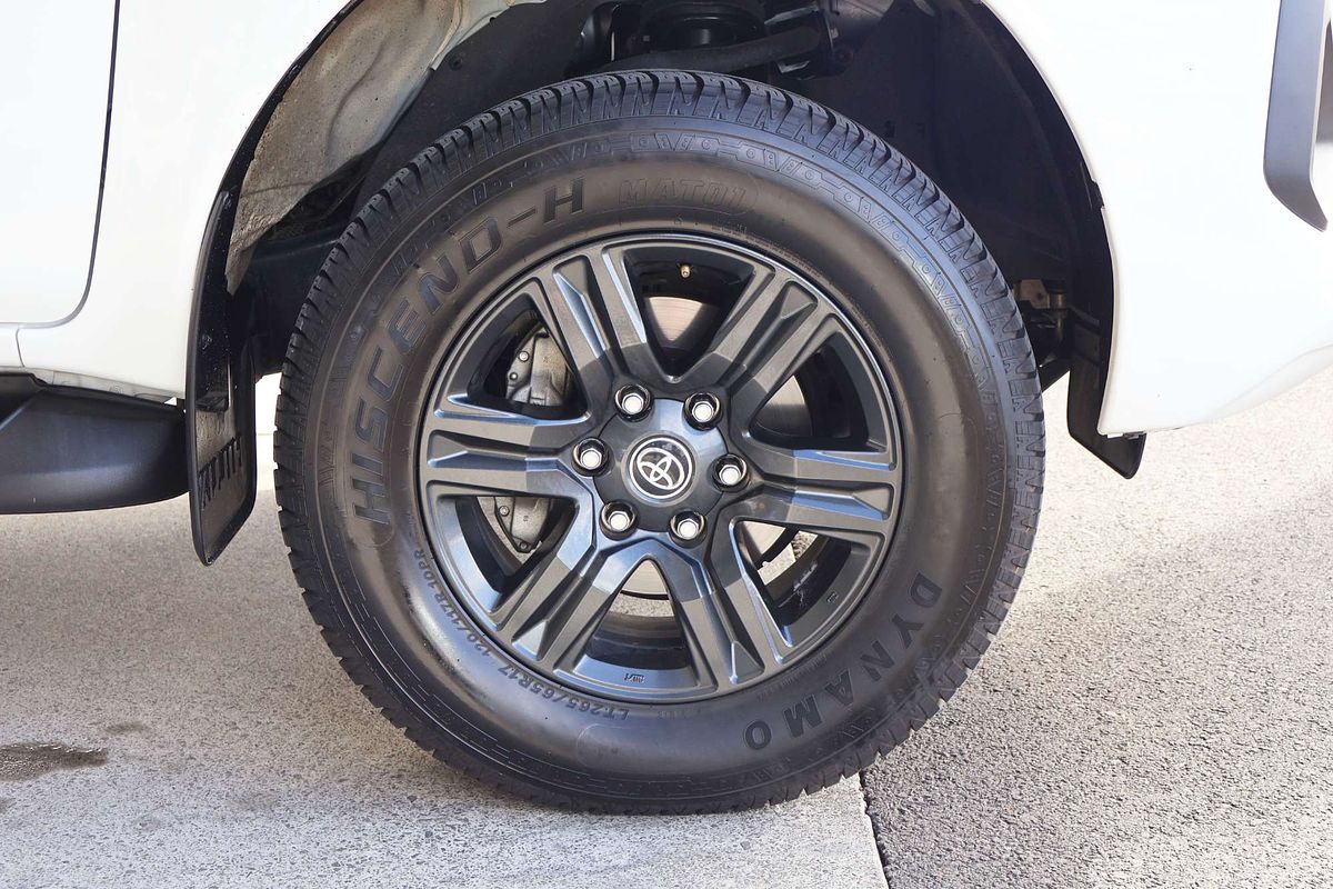 2025 Toyota Hilux SR GUN126R 4X4 image 8