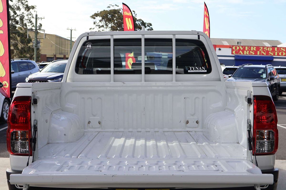 2025 Toyota Hilux SR GUN126R 4X4 image 12