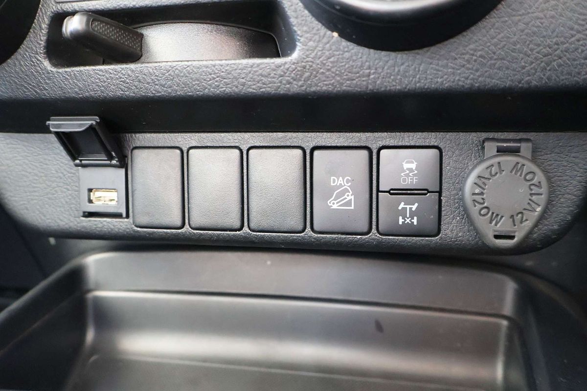 2025 Toyota Hilux SR GUN126R 4X4 image 19