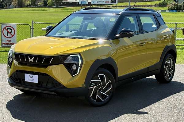 2025 Mahindra XUV 3XO AX7L