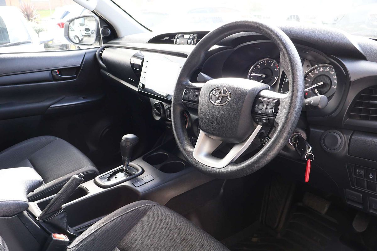 2025 Toyota Hilux SR GUN126R 4X4 image 7
