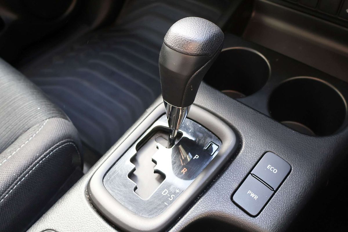 2025 Toyota Hilux SR GUN126R 4X4