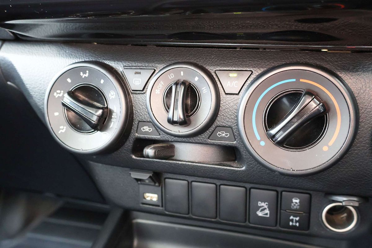 2025 Toyota Hilux SR GUN126R 4X4 image 19
