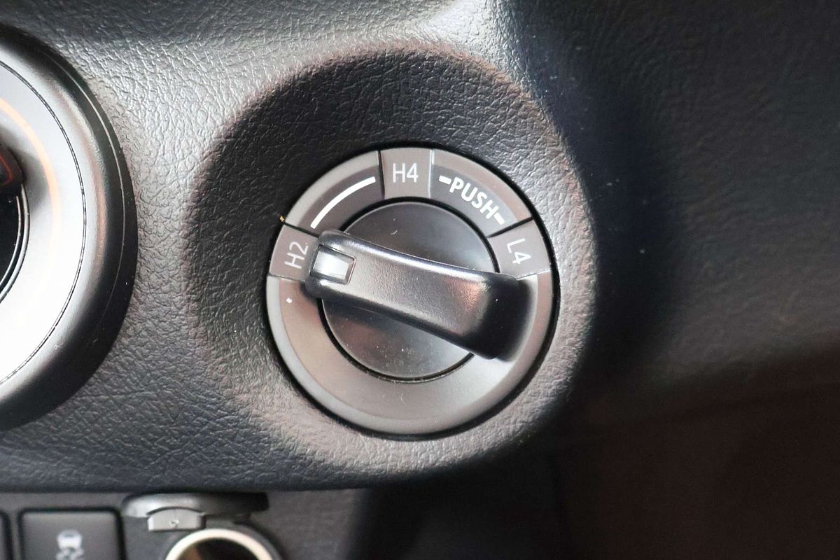 2025 Toyota Hilux SR GUN126R 4X4 image 20