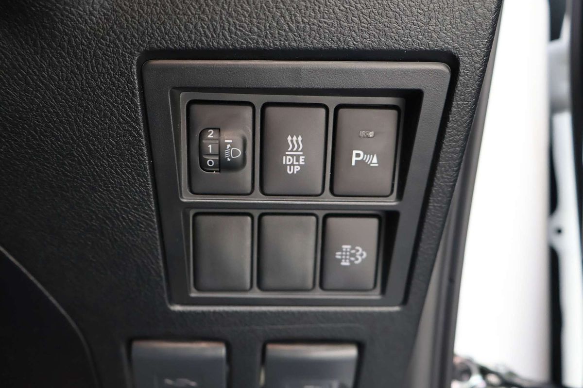 2025 Toyota Hilux SR GUN126R 4X4 image 25