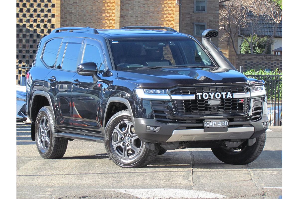 2025 Toyota Landcruiser GR Sport FJA300R