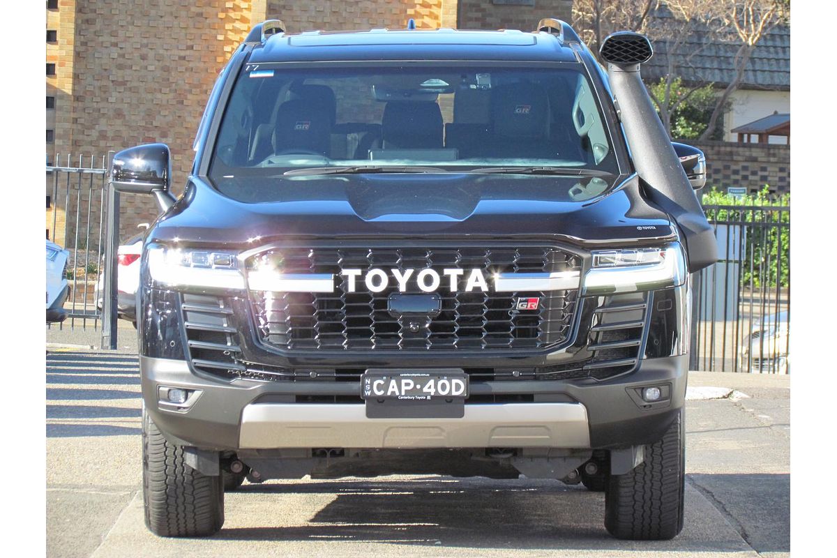 2025 Toyota Landcruiser GR Sport FJA300R