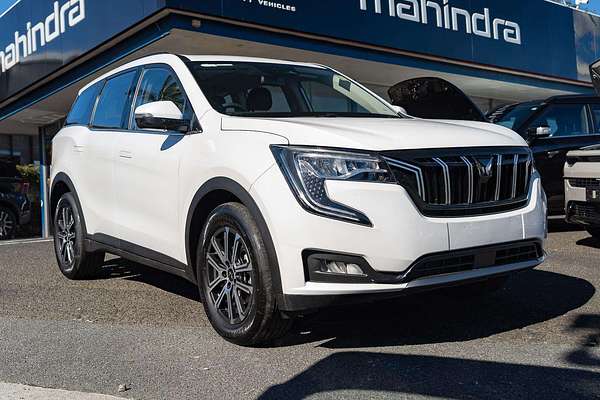 2025 Mahindra XUV700 AX7