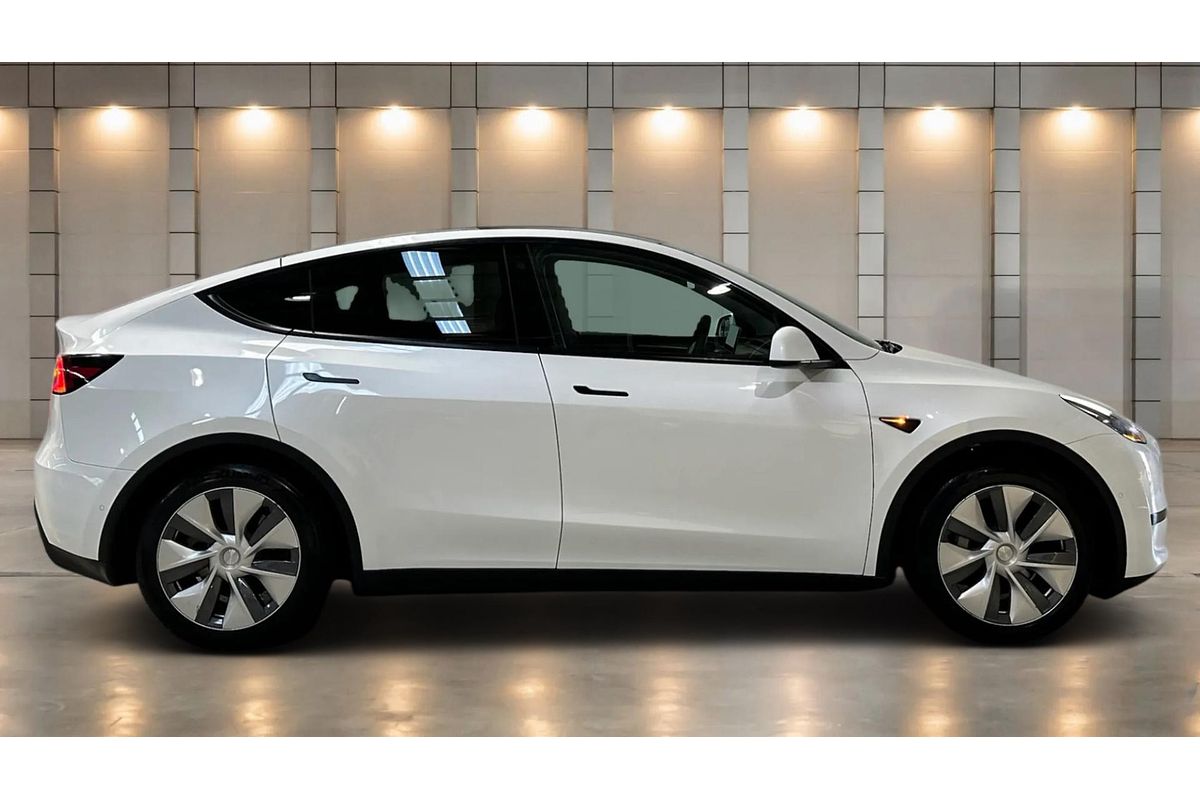 2022 Tesla Model Y Rear-Wheel Drive