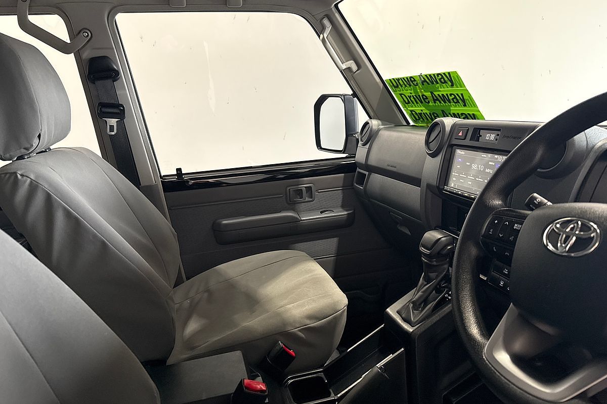 2025 Toyota Landcruiser GXL GDJL76R